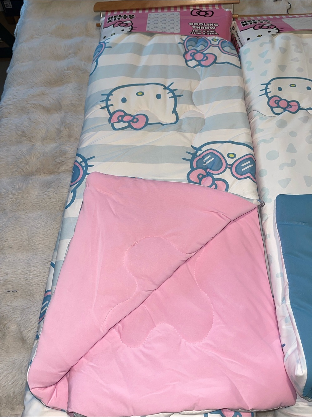 ❤️NEW!!!❤️Beautiful!Hello Kitty Cooling Throw Blanket 50”x70”.$49 or ask bundle. - Picture 5 of 8
